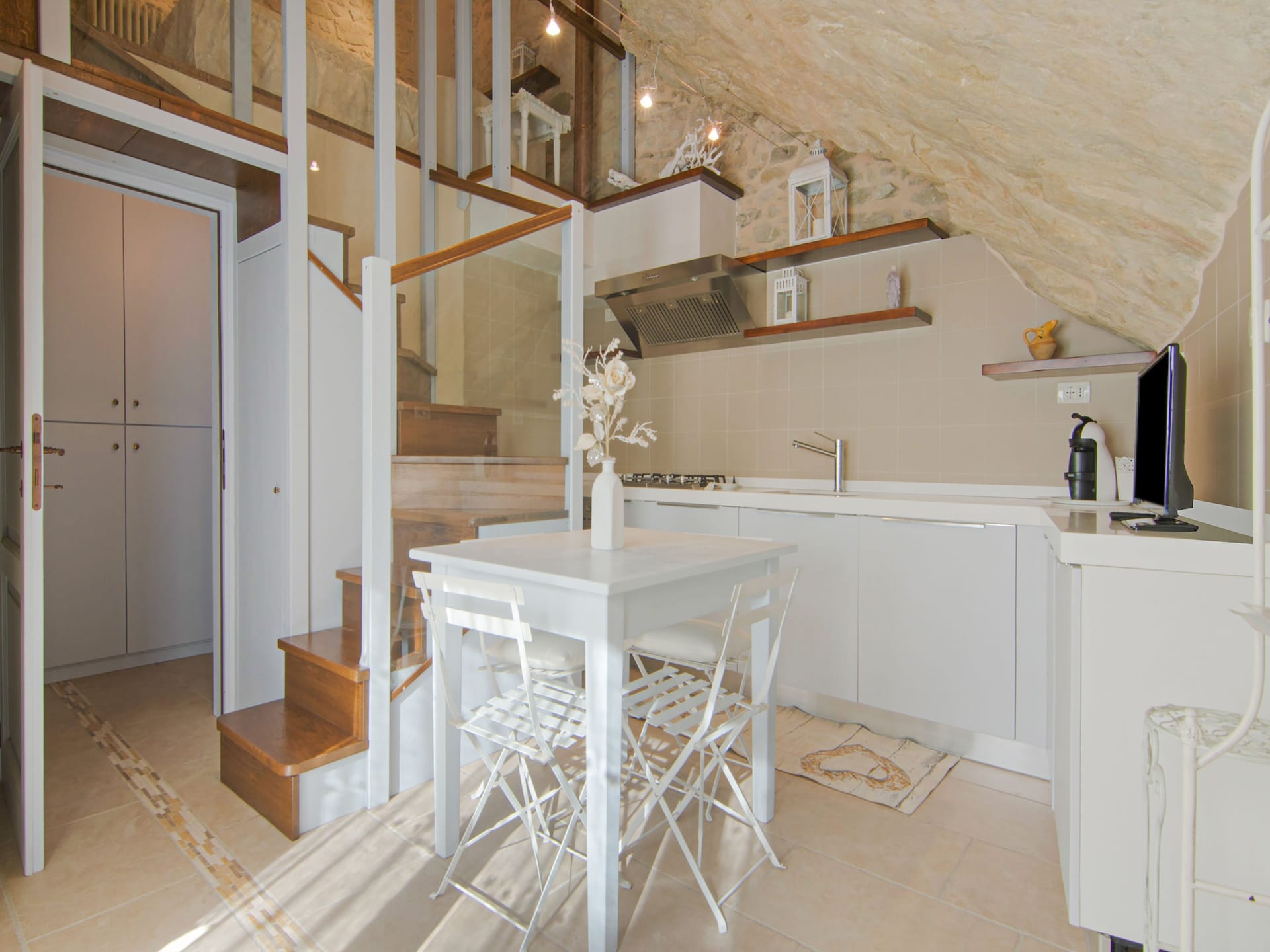 La Grotta: Historisch huis in de rotsen van Petrella Guidi - foto 13