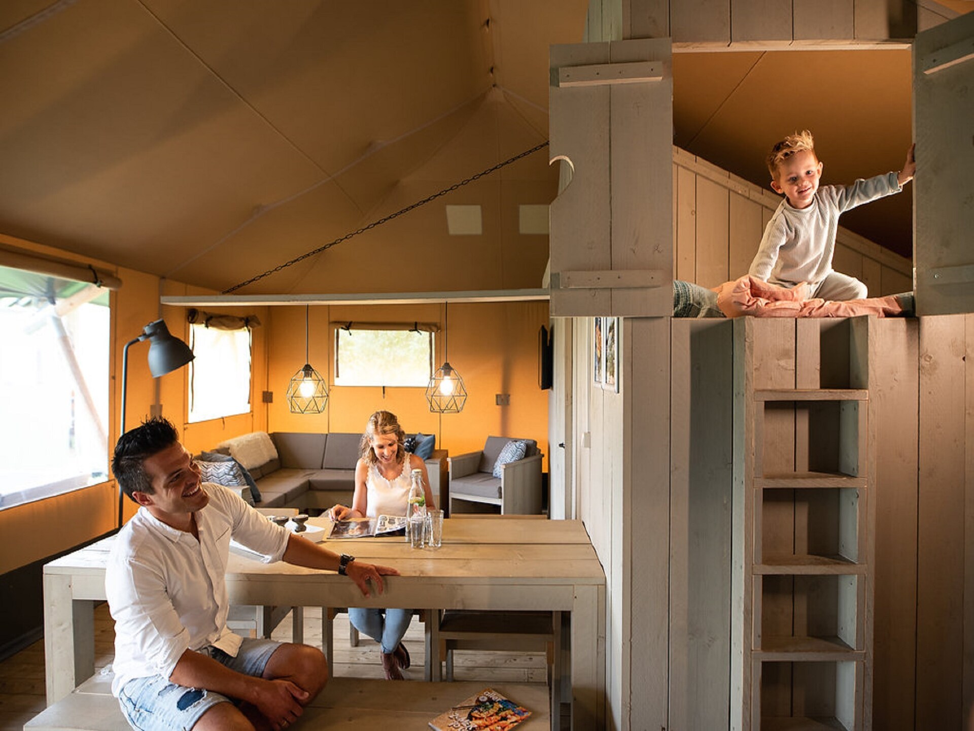 Safaritent voor 8 personen met eigen sanitair op Recreatiepark de Boshoek - foto 8