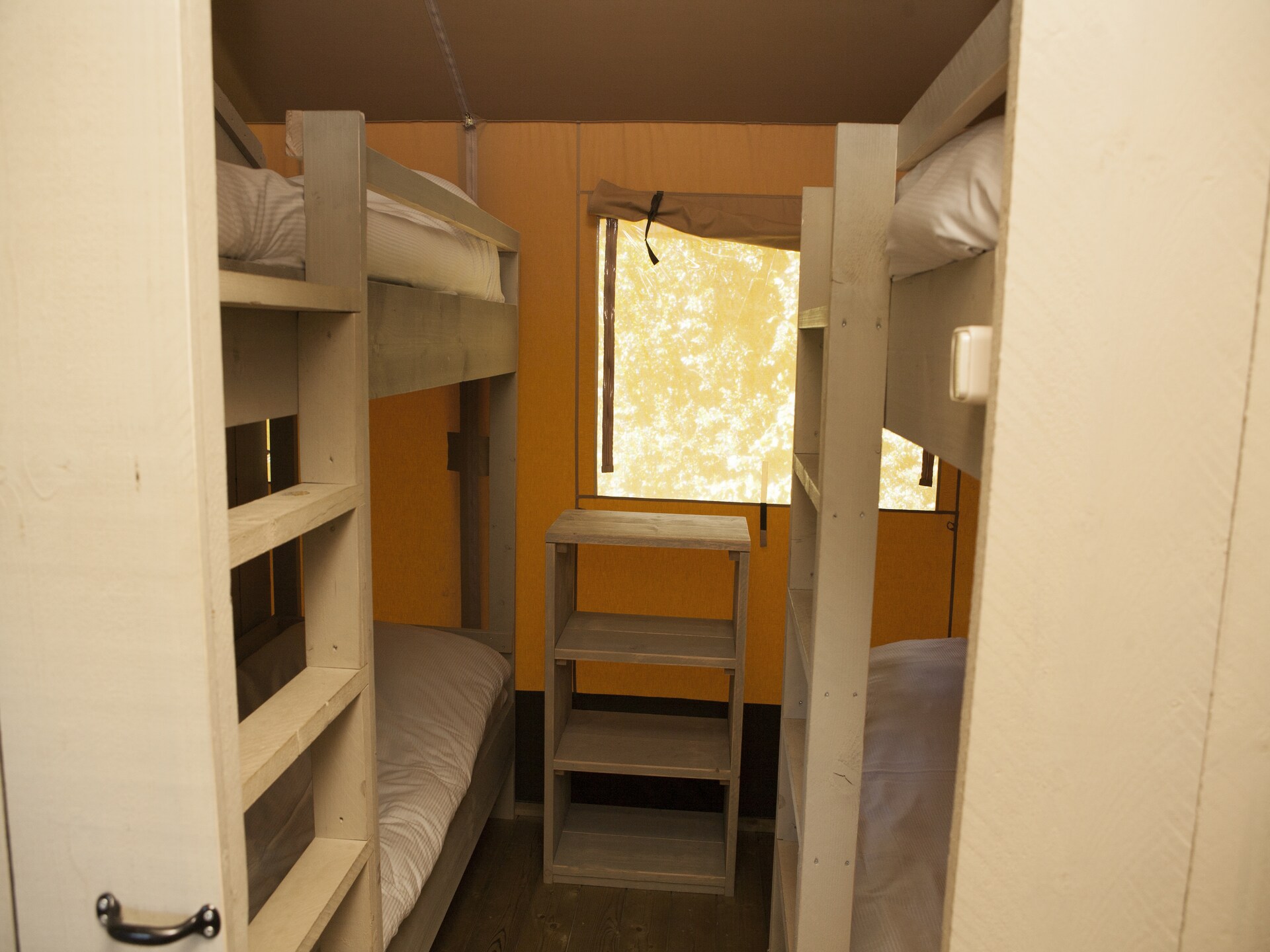 Safaritent voor 8 personen met eigen sanitair op Recreatiepark de Boshoek - foto 12
