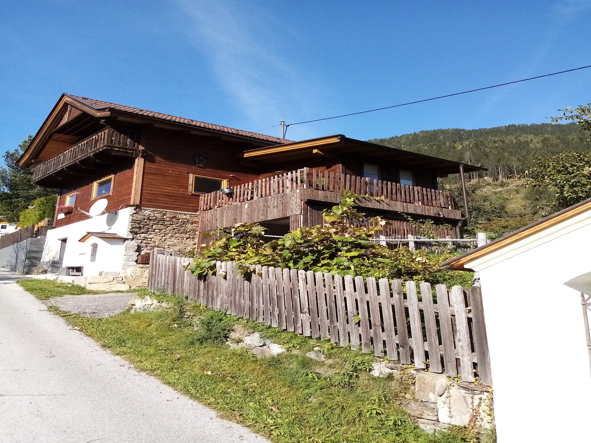 Chalet Jari - Vrijstaand chalet met panoramisch uitzicht in Rangersdorf, Karinthië - foto 1