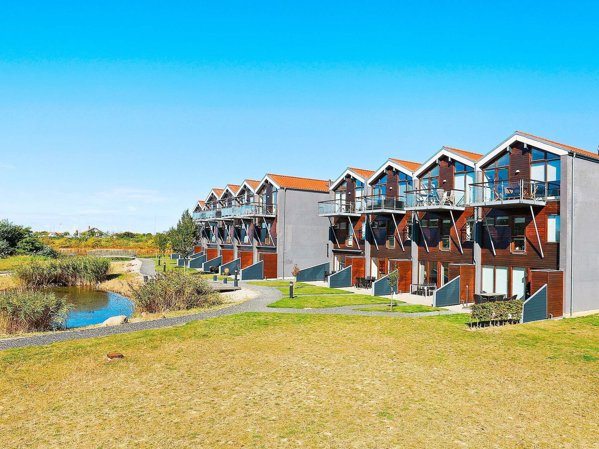 Licht appartement met terras en uitzicht op het meer, 300m van strand - foto 10