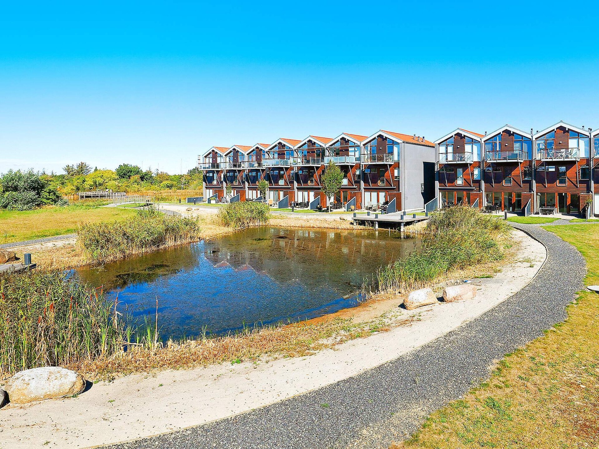 Licht appartement met terras en uitzicht op het meer, 300m van strand - foto 11