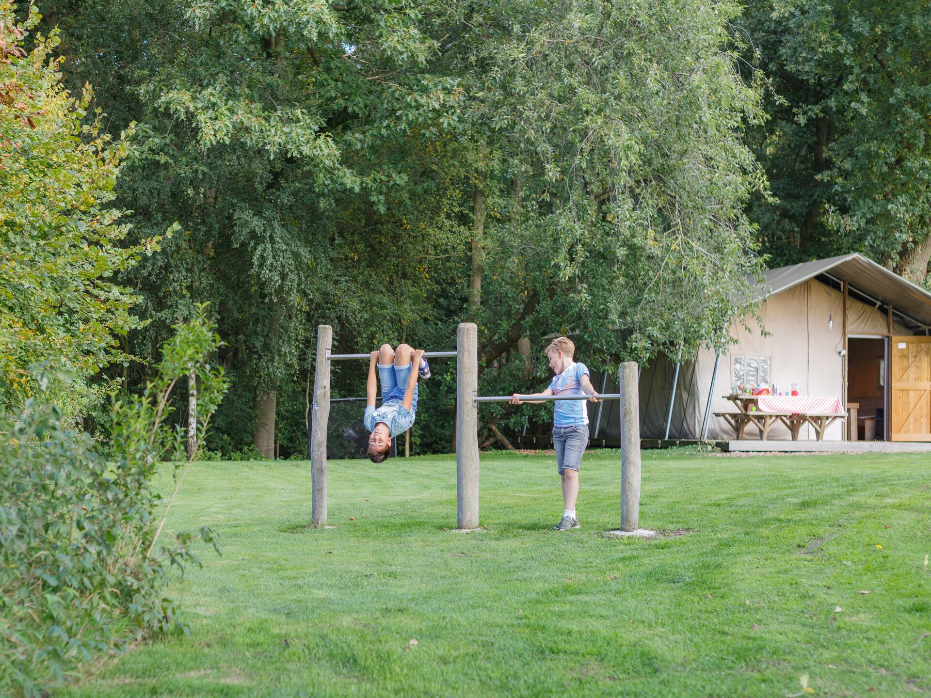 Luxe glamping tent op rustiek vakantiepark in het Overijsselse Buurse - foto 24