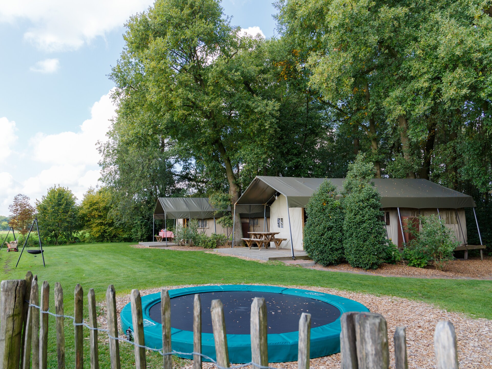 Luxe glamping tent op rustiek vakantiepark in het Overijsselse Buurse - foto 4