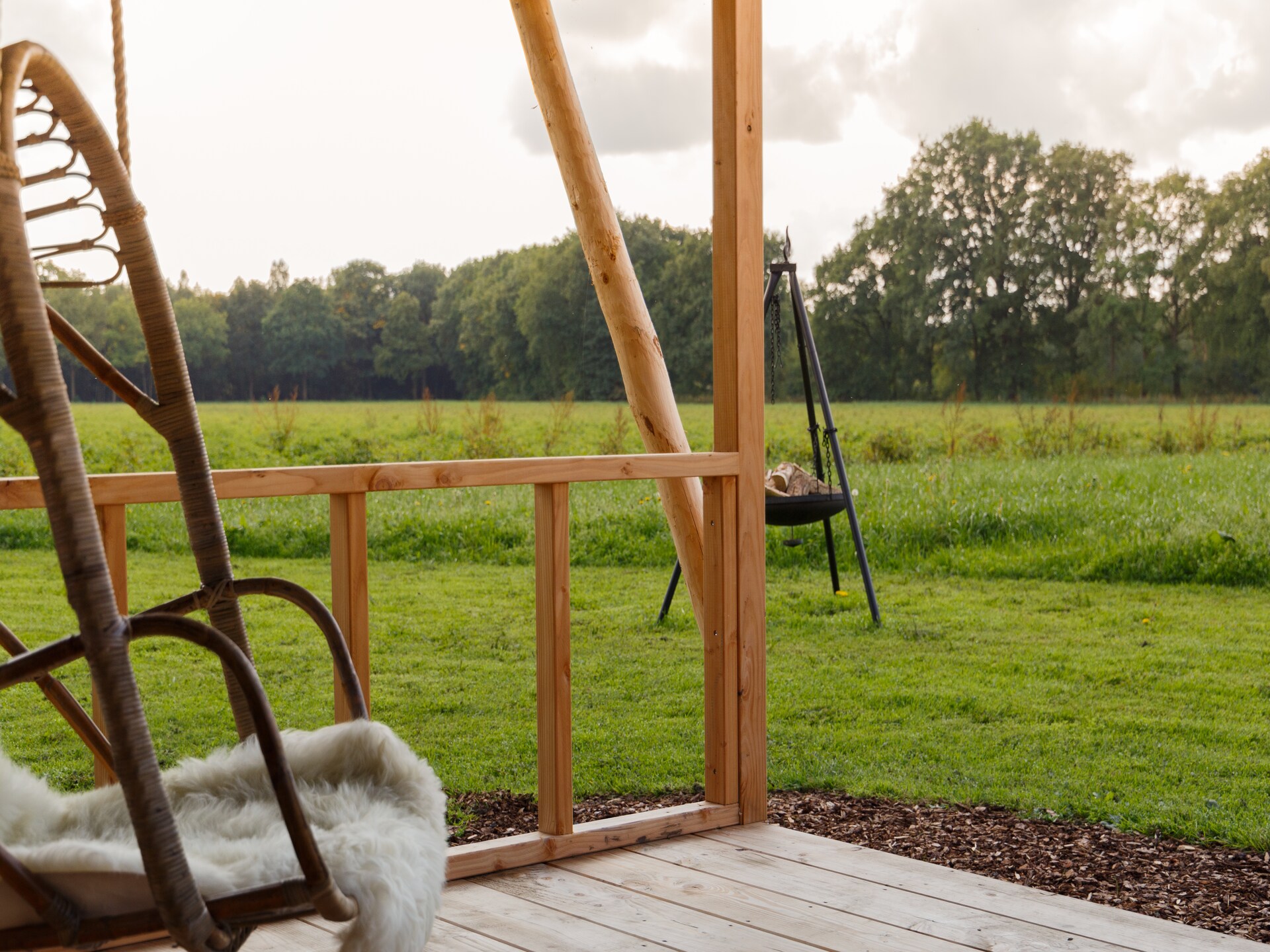 Luxe glamping tent op rustiek vakantiepark in het Overijsselse Buurse - foto 3