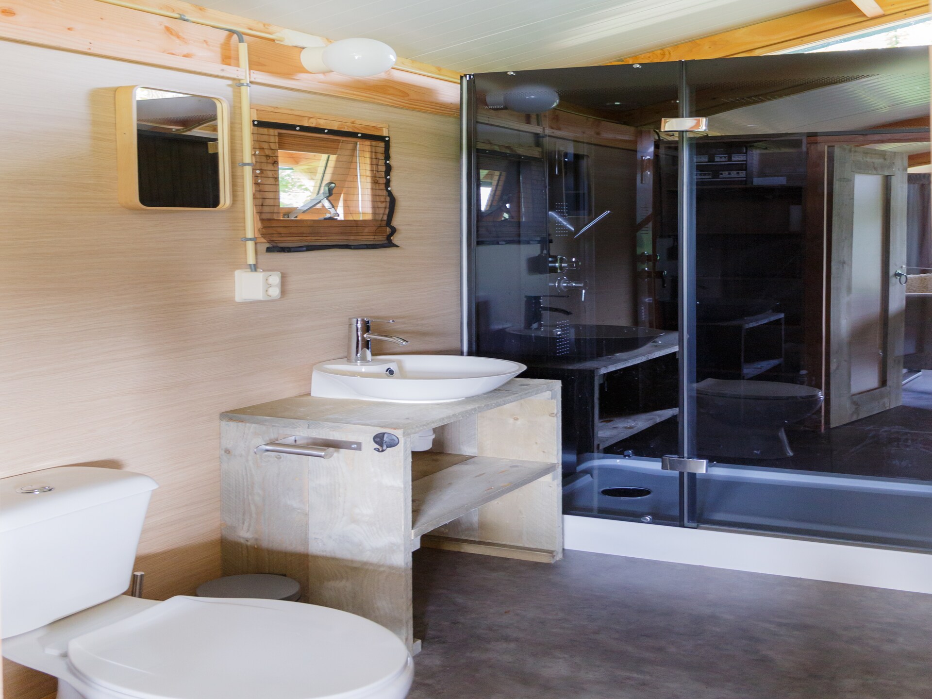 Luxe glamping tent op rustiek vakantiepark in het Overijsselse Buurse - foto 16