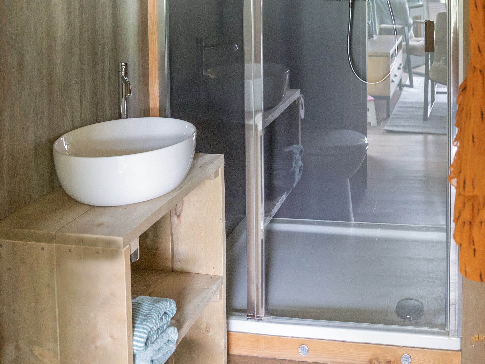 Luxe glamping tent op rustiek vakantiepark in het Overijsselse Buurse - foto 15