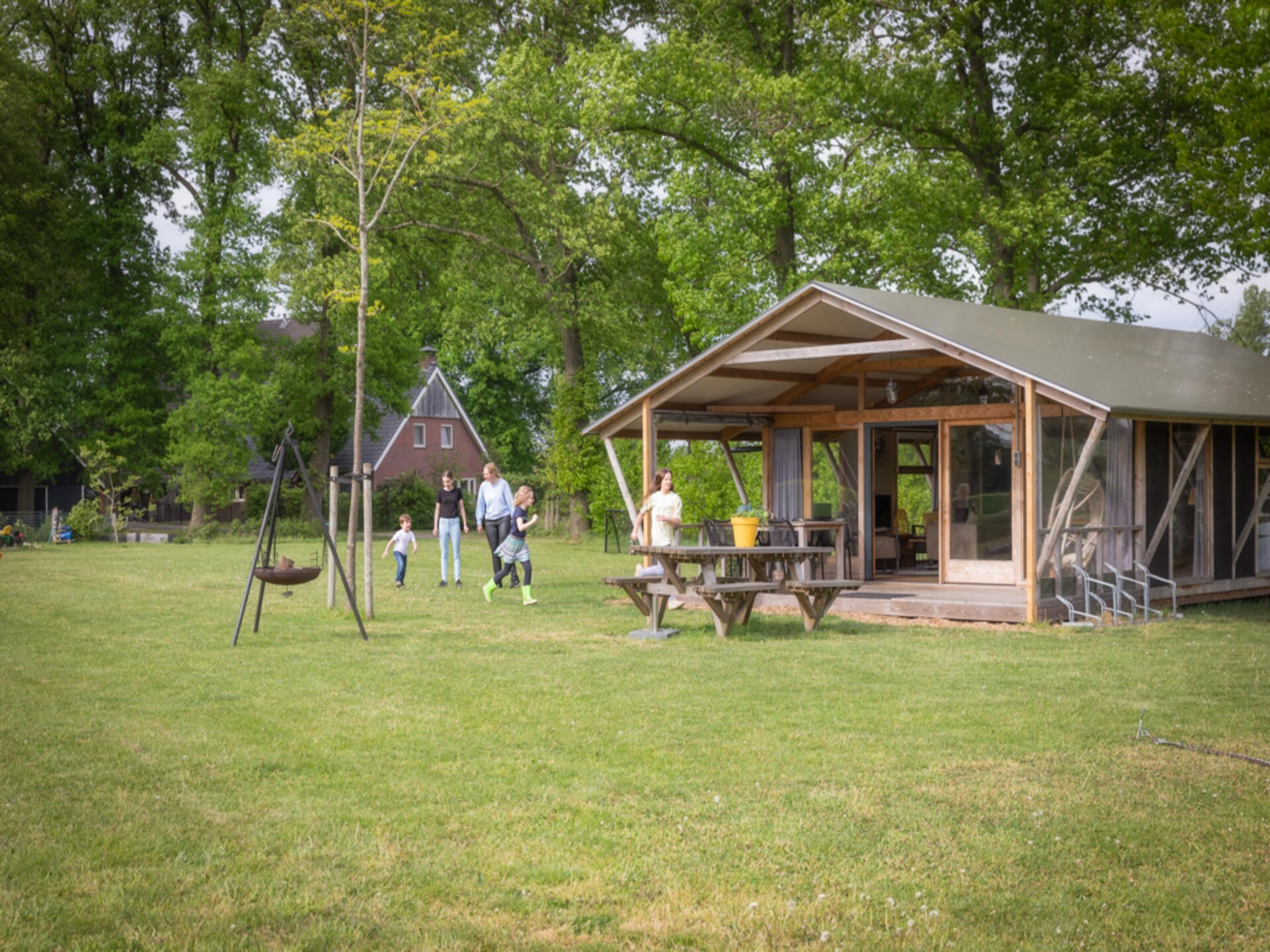 Luxe glamping tent op rustiek vakantiepark in het Overijsselse Buurse - foto 5
