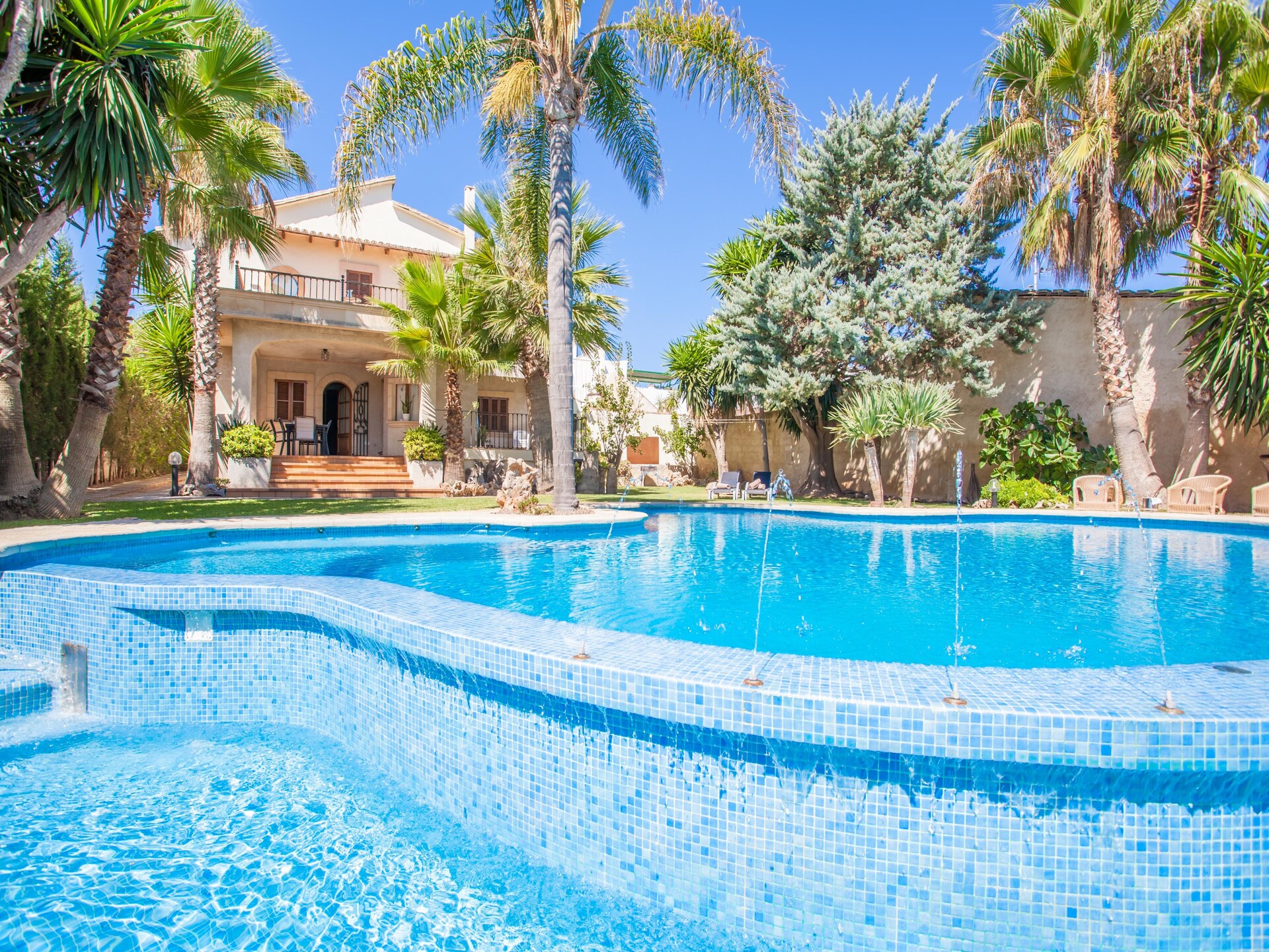 Exclusieve villa aan de golfbaan in Inca met privézwembad en ruime tuin - foto 1