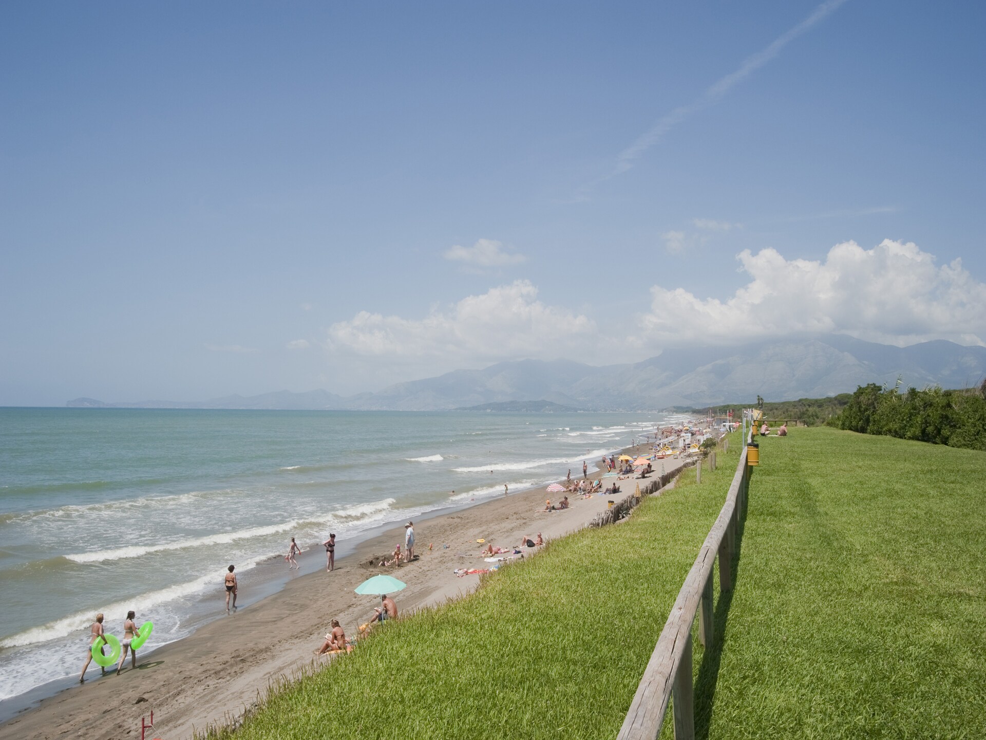 Knus chalet voor 2 op groen vakantiepark nabij zee in Baia Domizia - foto 19