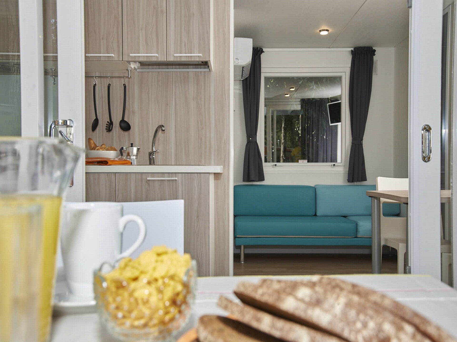 Knus chalet voor 2 op groen vakantiepark nabij zee in Baia Domizia - foto 5