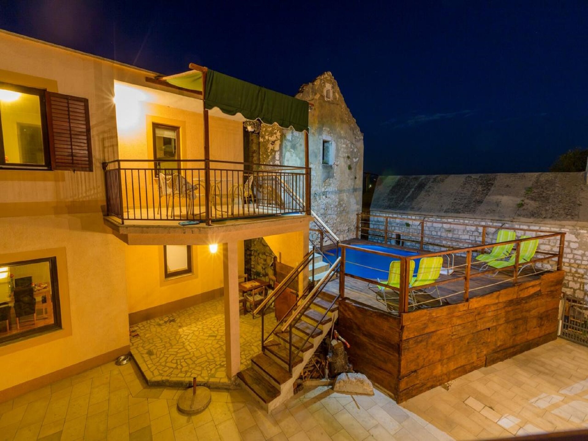Ruim vakantiehuis voor 14 personen met privézwembad en zeezicht in Bribir - foto 1