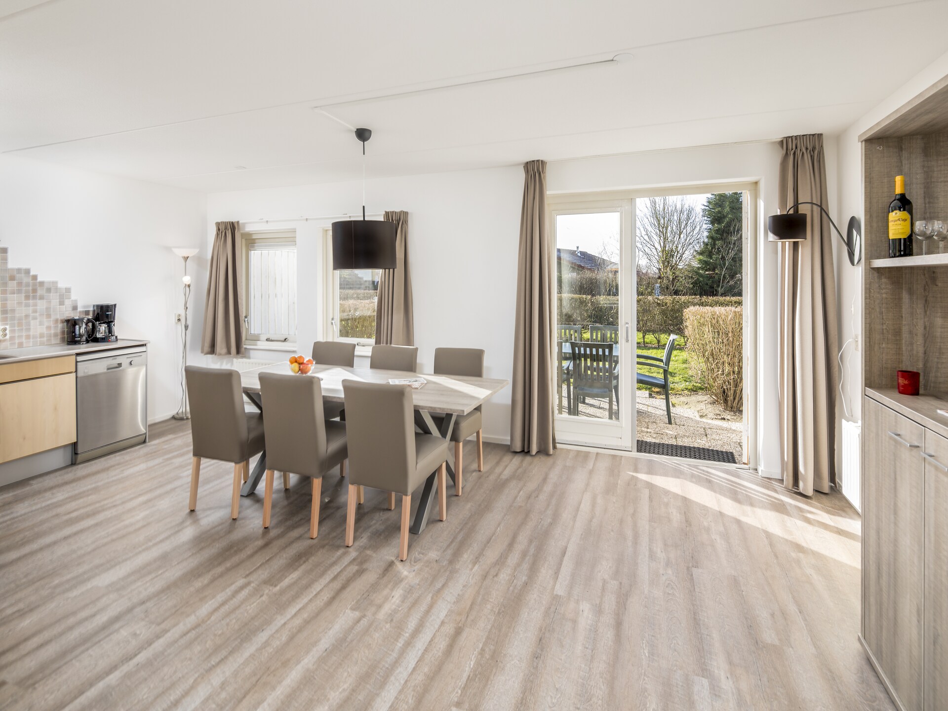Moderne 6-persoonsbungalow op Vakantiepark Soeten Haert in Renesse - foto 12
