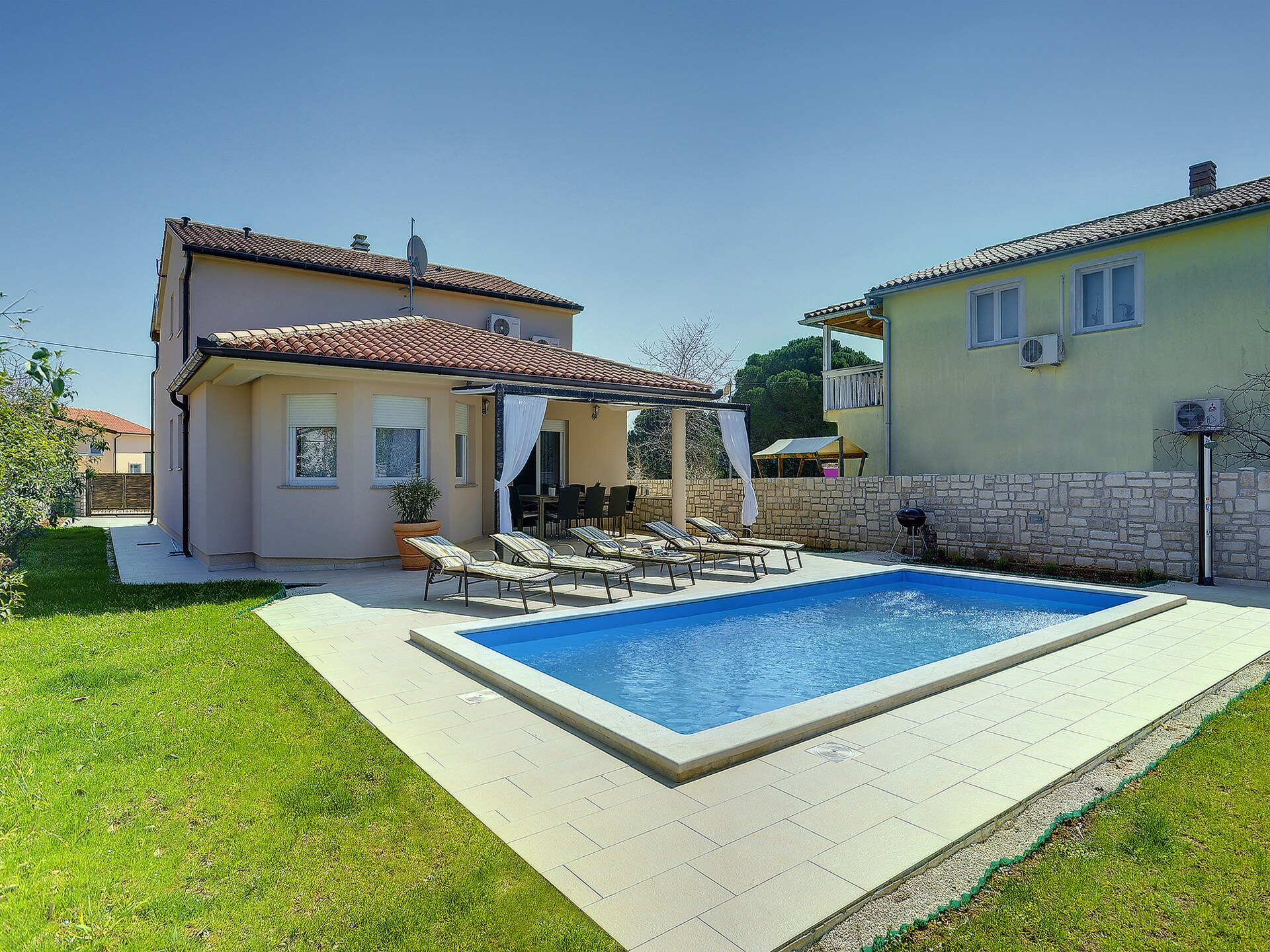 Villa Rudy in Valbandon: Luxe villa met privézwembad nabij het strand - foto 32
