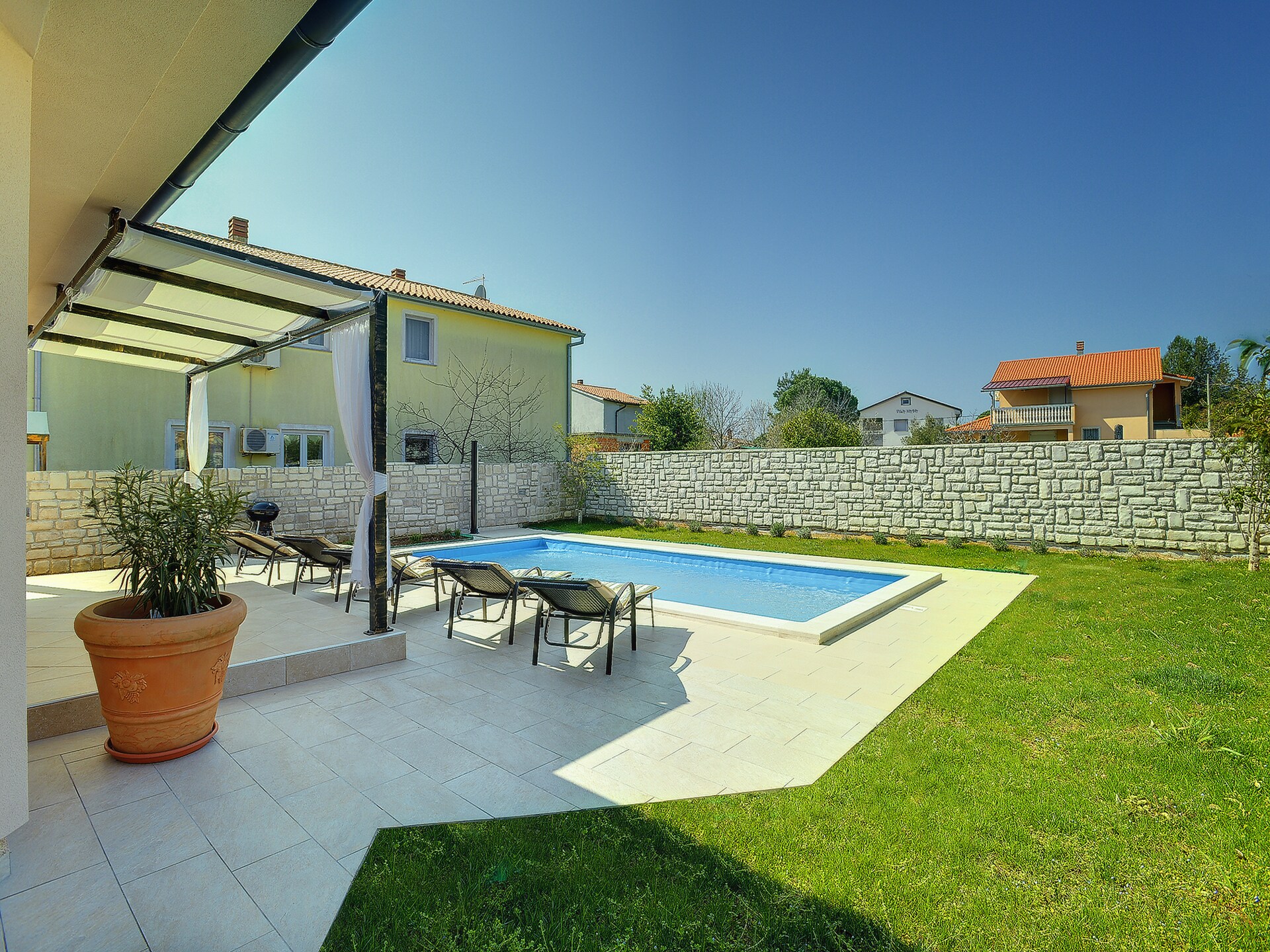Villa Rudy in Valbandon: Luxe villa met privézwembad nabij het strand - foto 5