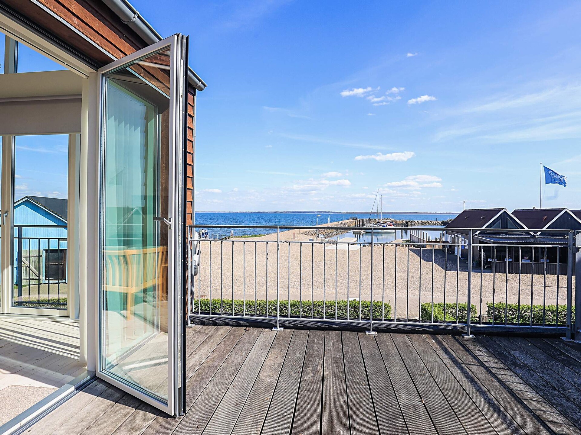 Vrijstaand vakantiehuis aan het water met panoramisch fjordzicht en jacuzzi - foto 5