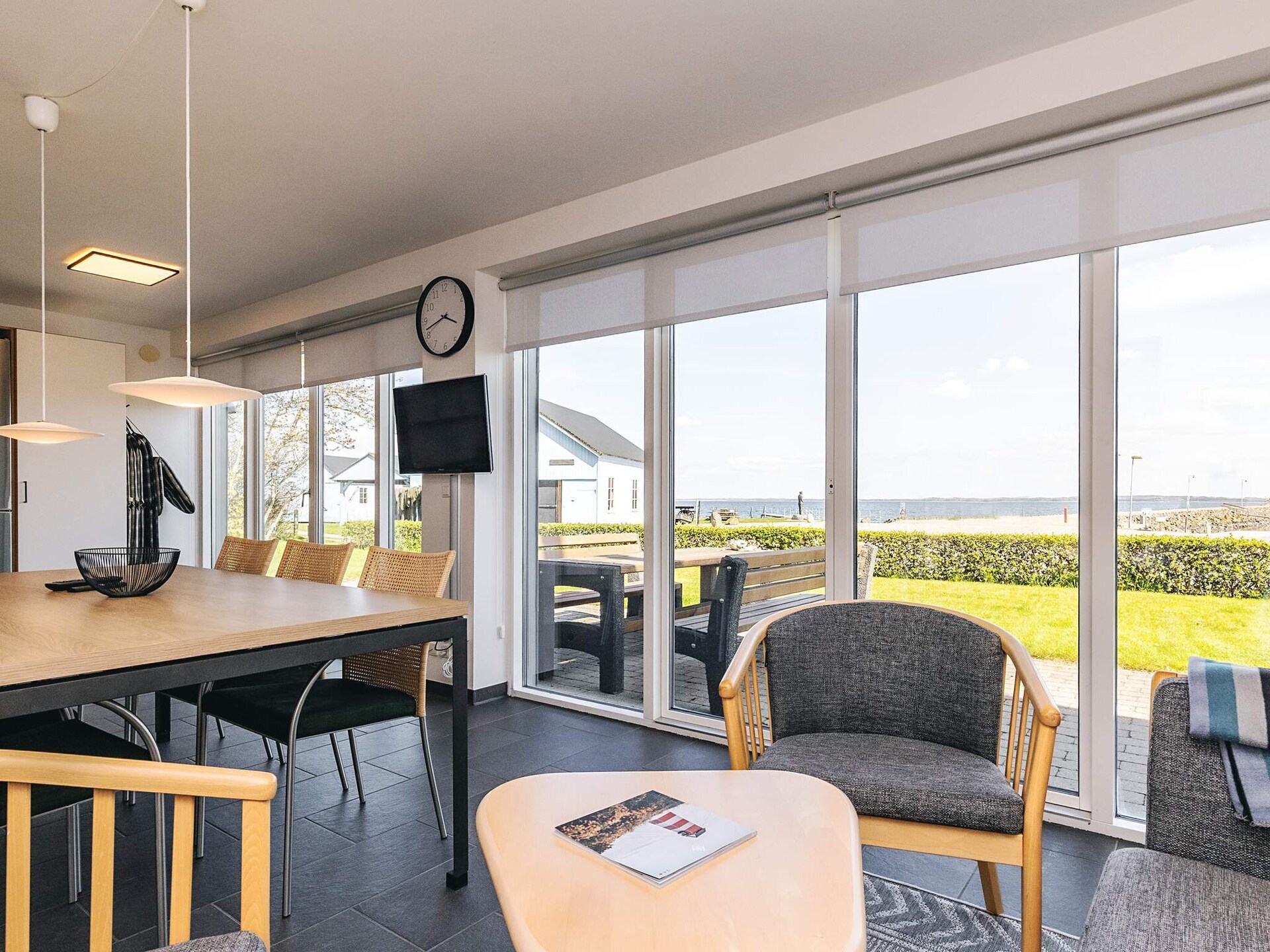 Vrijstaand vakantiehuis aan het water met panoramisch fjordzicht en jacuzzi - foto 13