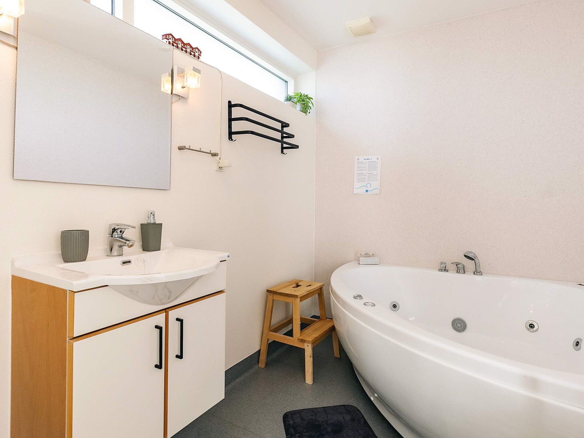 Vrijstaand vakantiehuis aan het water met panoramisch fjordzicht en jacuzzi - foto 25