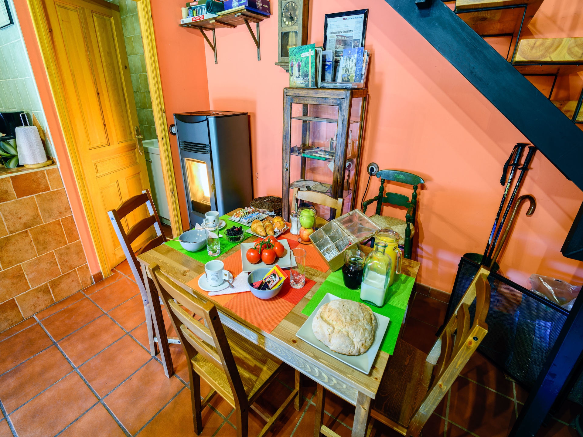 Sfeervol landhuis in Benllera met bubbelbad en open haard - foto 40