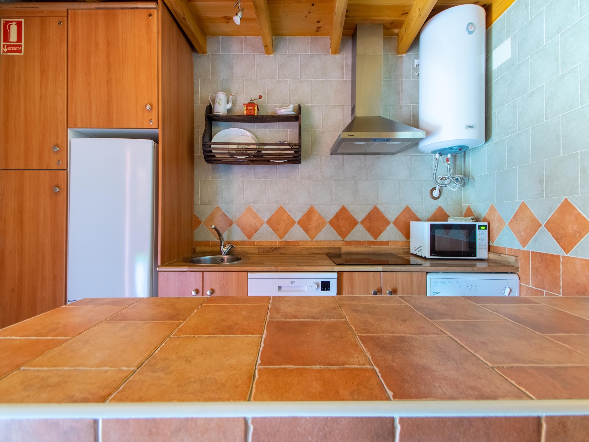 Sfeervol landhuis in Benllera met bubbelbad en open haard - foto 19