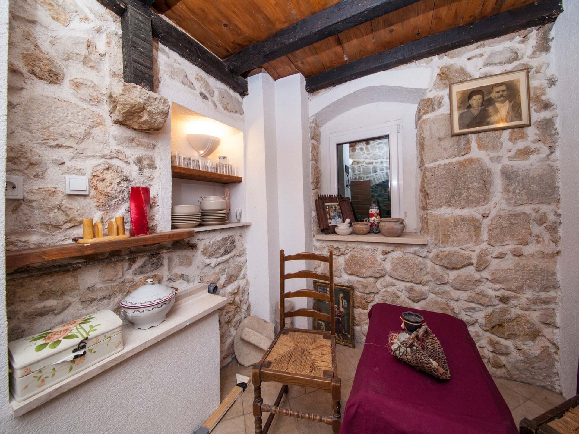 Authentiek stenen vakantiehuis met panoramisch zeezicht in Podgora - foto 32