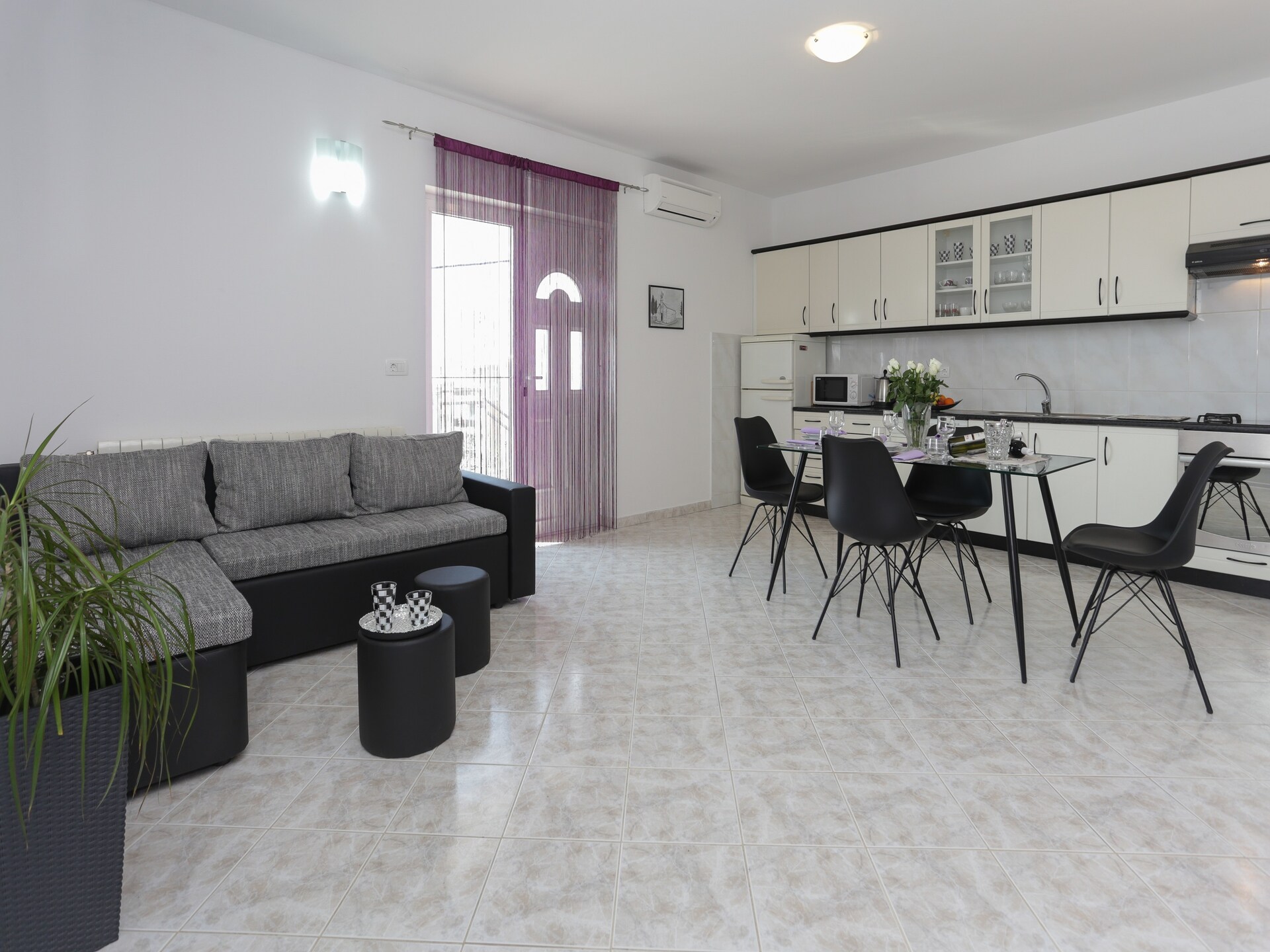 Modern appartement voor 5 personen op 400 meter van zee in Kaštel Gomilica - foto 2
