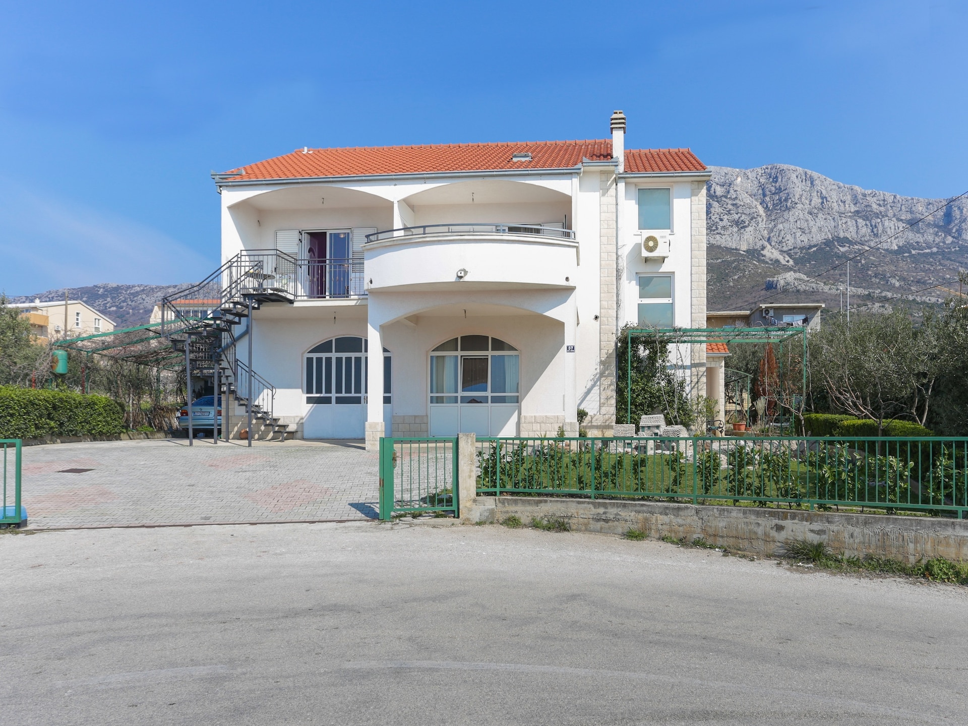 Modern appartement voor 5 personen op 400 meter van zee in Kaštel Gomilica - foto 5