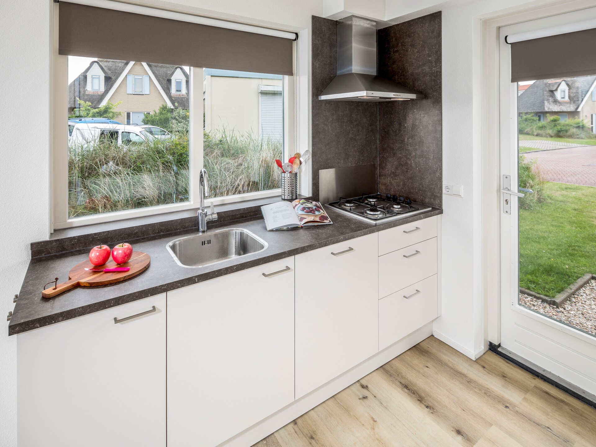 Vrijstaande rietgedekte villa met sauna, 500m van strand Julianadorp - foto 3