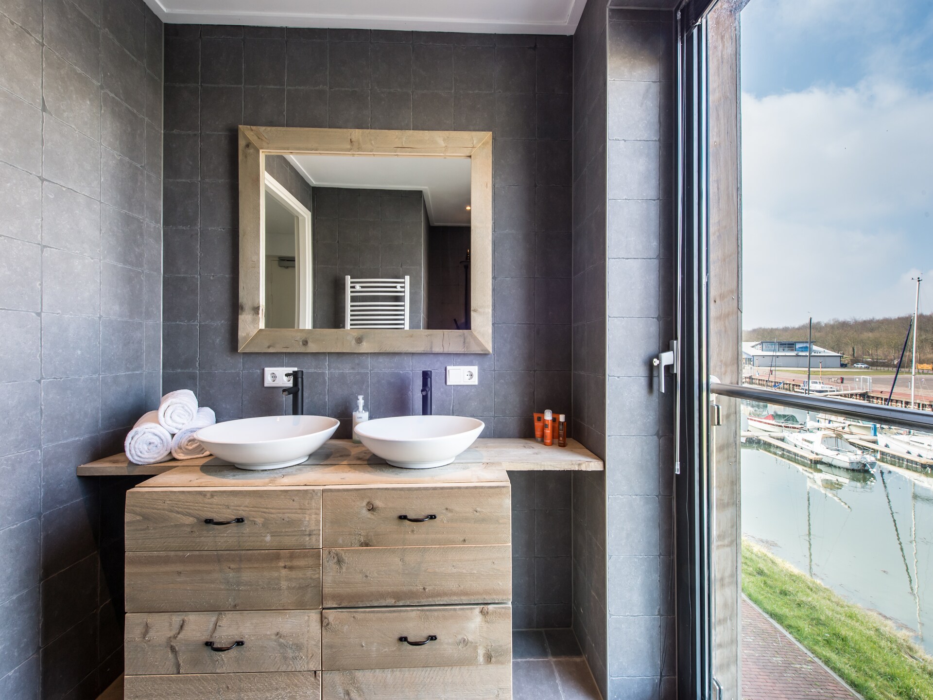Vrijstaand vakantiehuis met uitzicht op jachthaven in Kamperland, Zeeland - foto 15