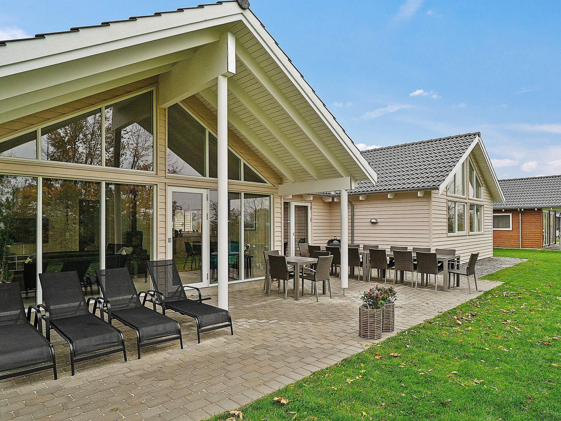 Op 950 m van zee: ruim vakantiehuis in Kappeln voor 18 personen · 242 m² - foto 3