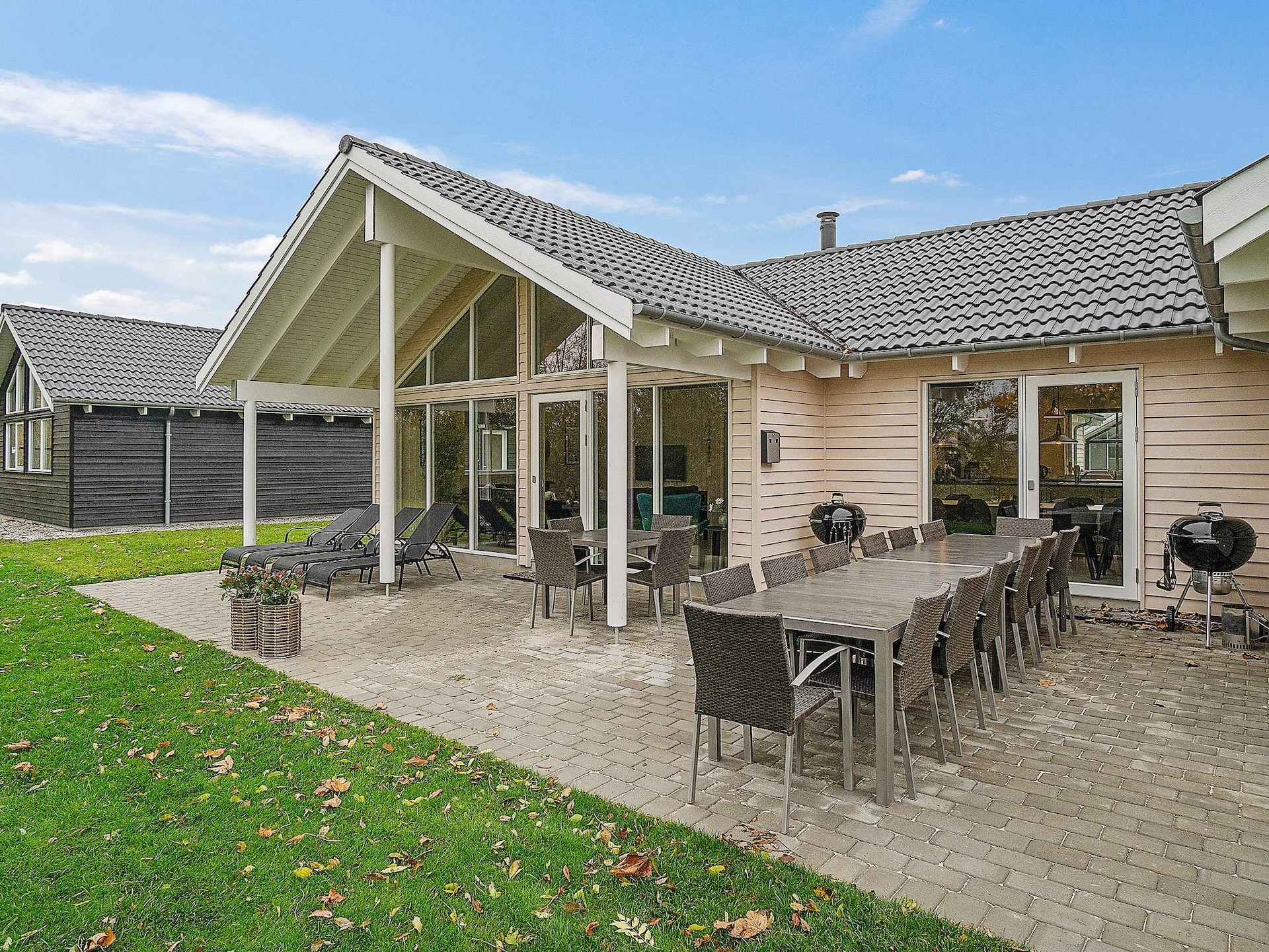 Op 950 m van zee: ruim vakantiehuis in Kappeln voor 18 personen · 242 m² - foto 2