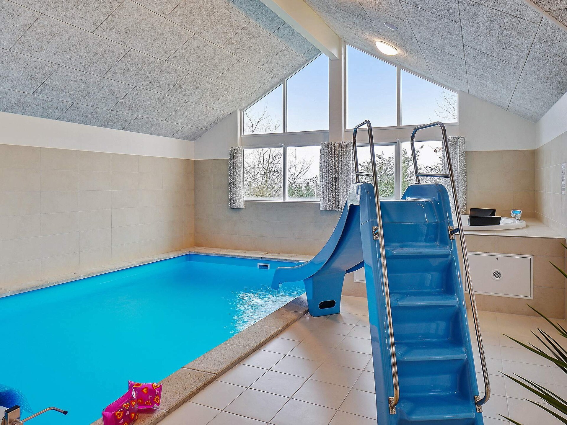 Op 950 m van zee: ruim vakantiehuis in Kappeln voor 18 personen · 242 m² - foto 5
