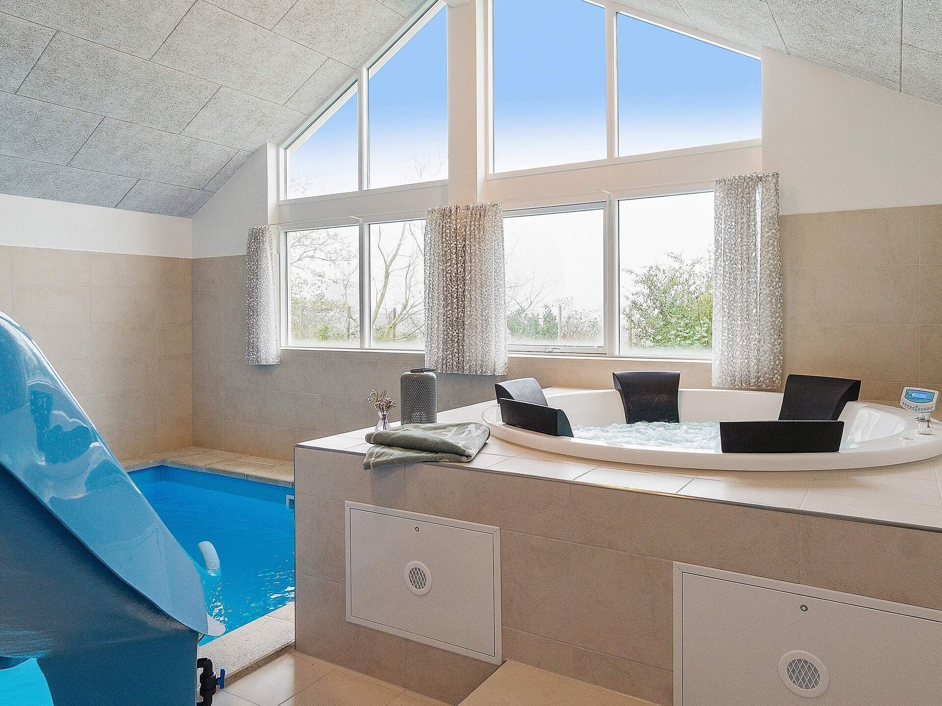 Op 950 m van zee: ruim vakantiehuis in Kappeln voor 18 personen · 242 m² - foto 8