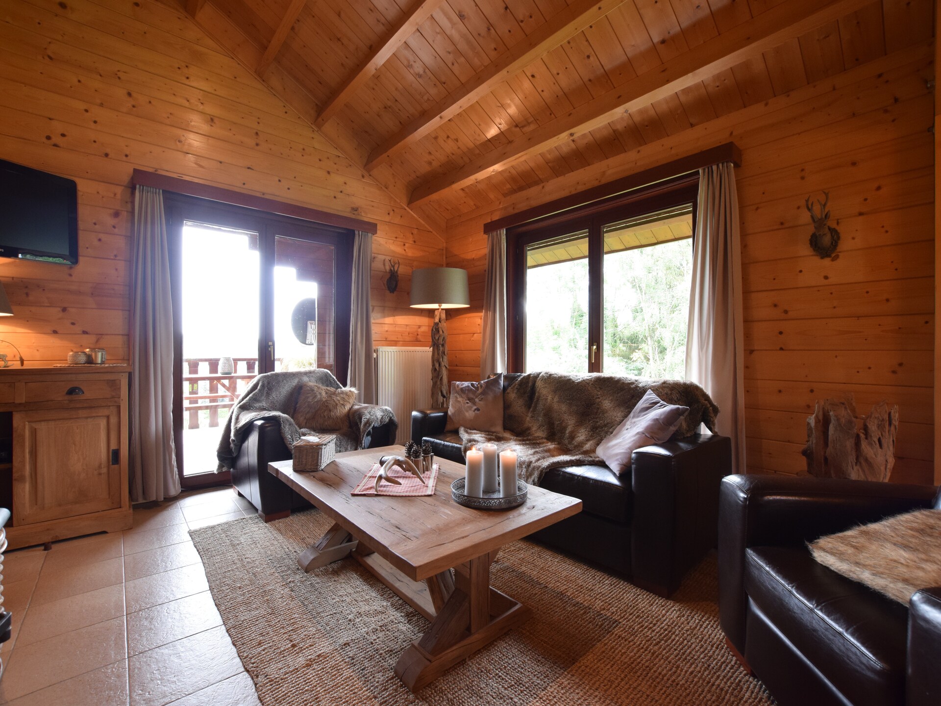 Ruim chalet voor 9 personen in Durbuy met recreatieruimte - foto 2
