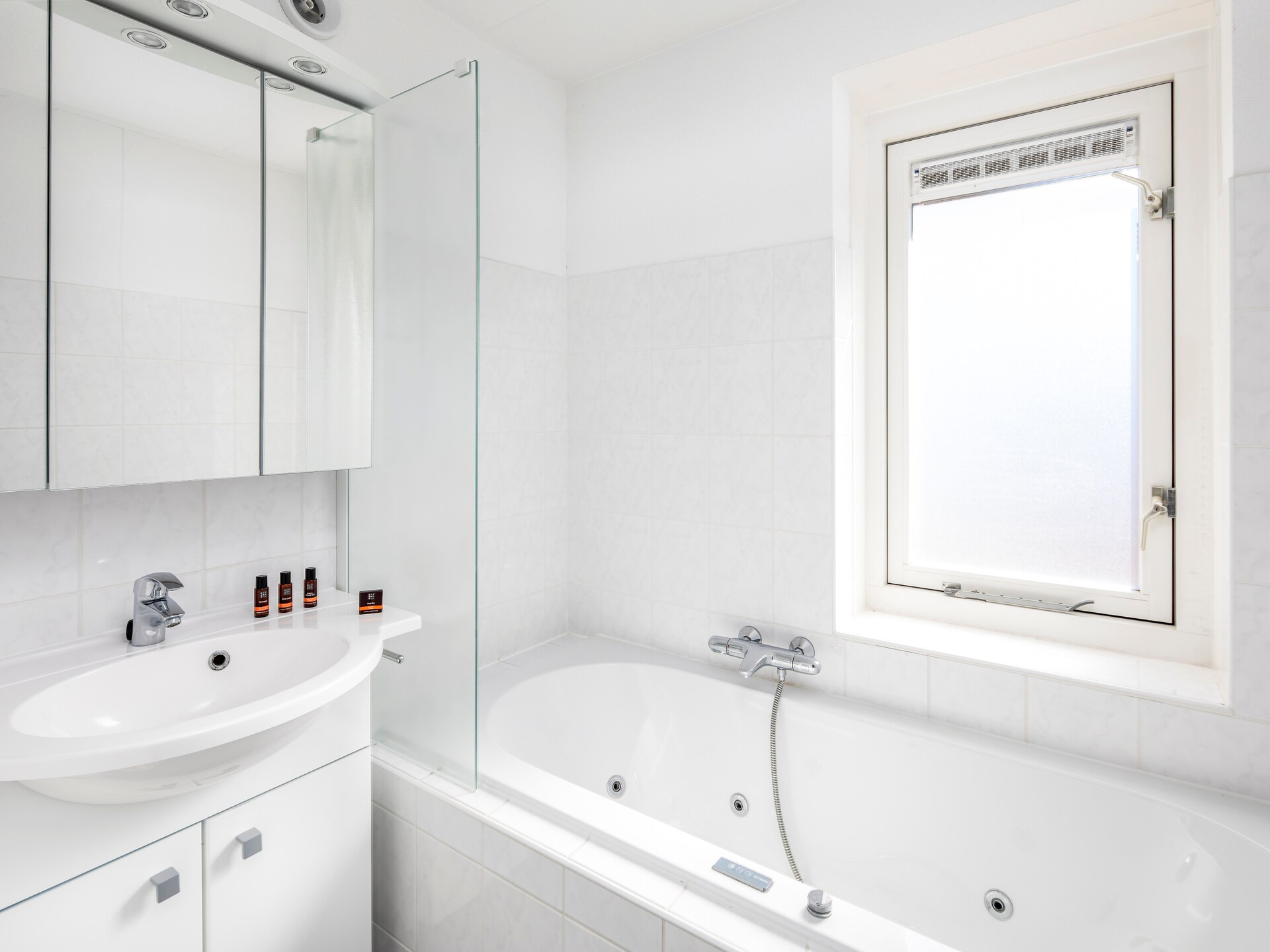 Luxe spavilla Aquadelta 30 bij Grevelingenmeer, 8 pers., sauna en bubbelbad - foto 10