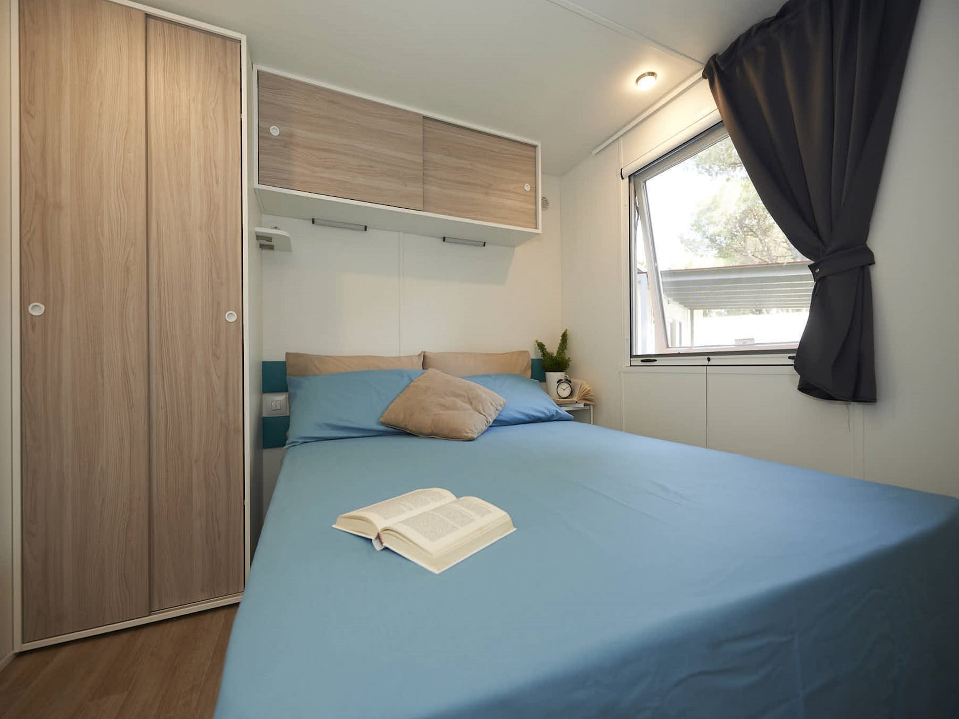 Modern chalet voor 5 personen in Baia Domizia - foto 7
