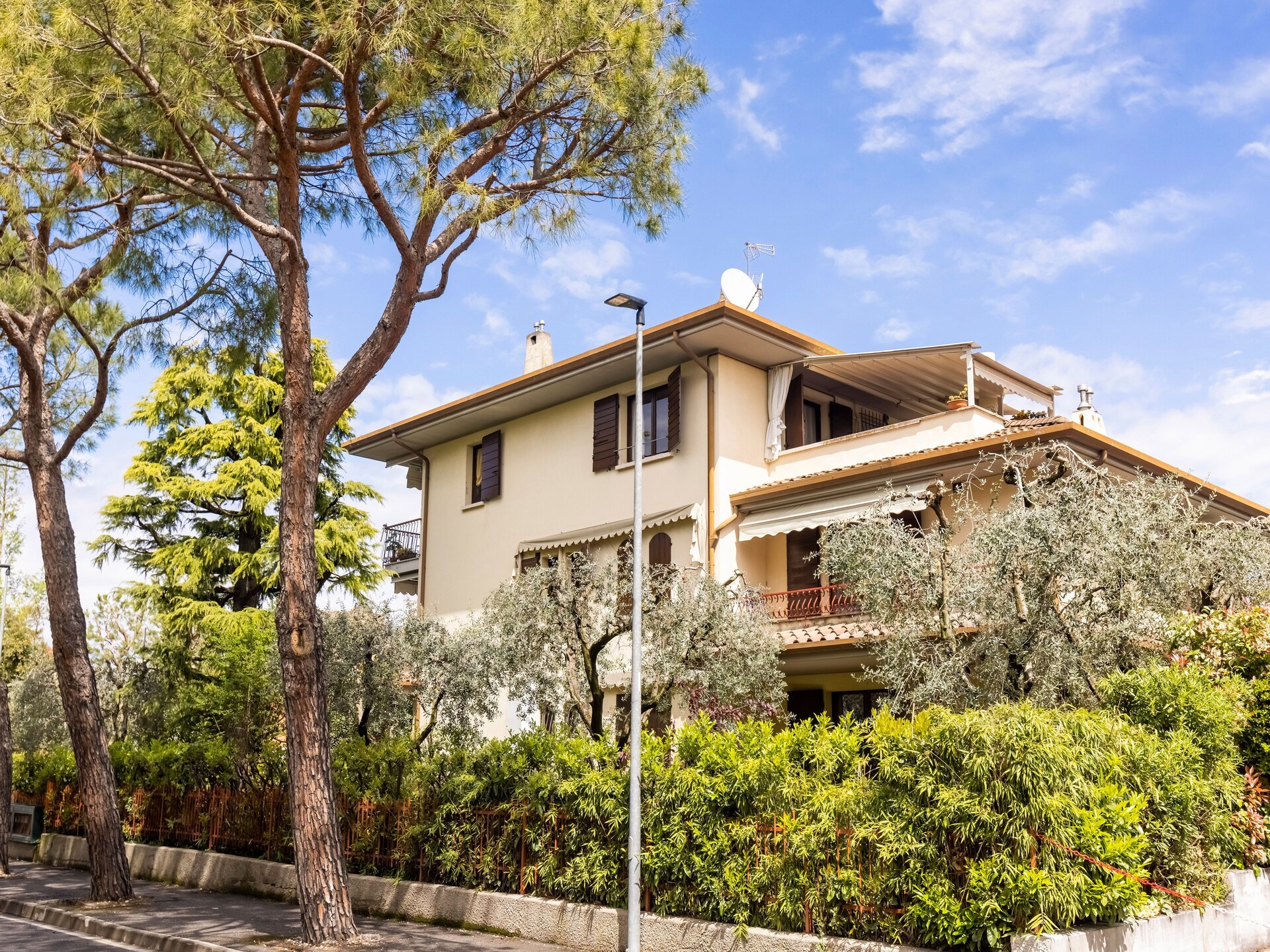 Licht appartement in Sirmione met balkon, 100m van het Gardameer - foto 7