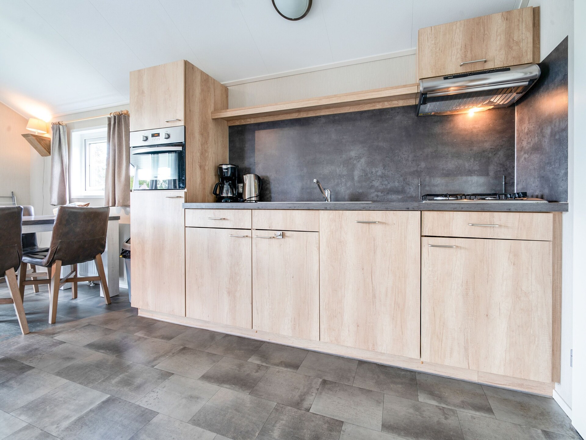 Knus waterchalet met privéveranda en aanlegsteiger in Bant, Flevoland - foto 3