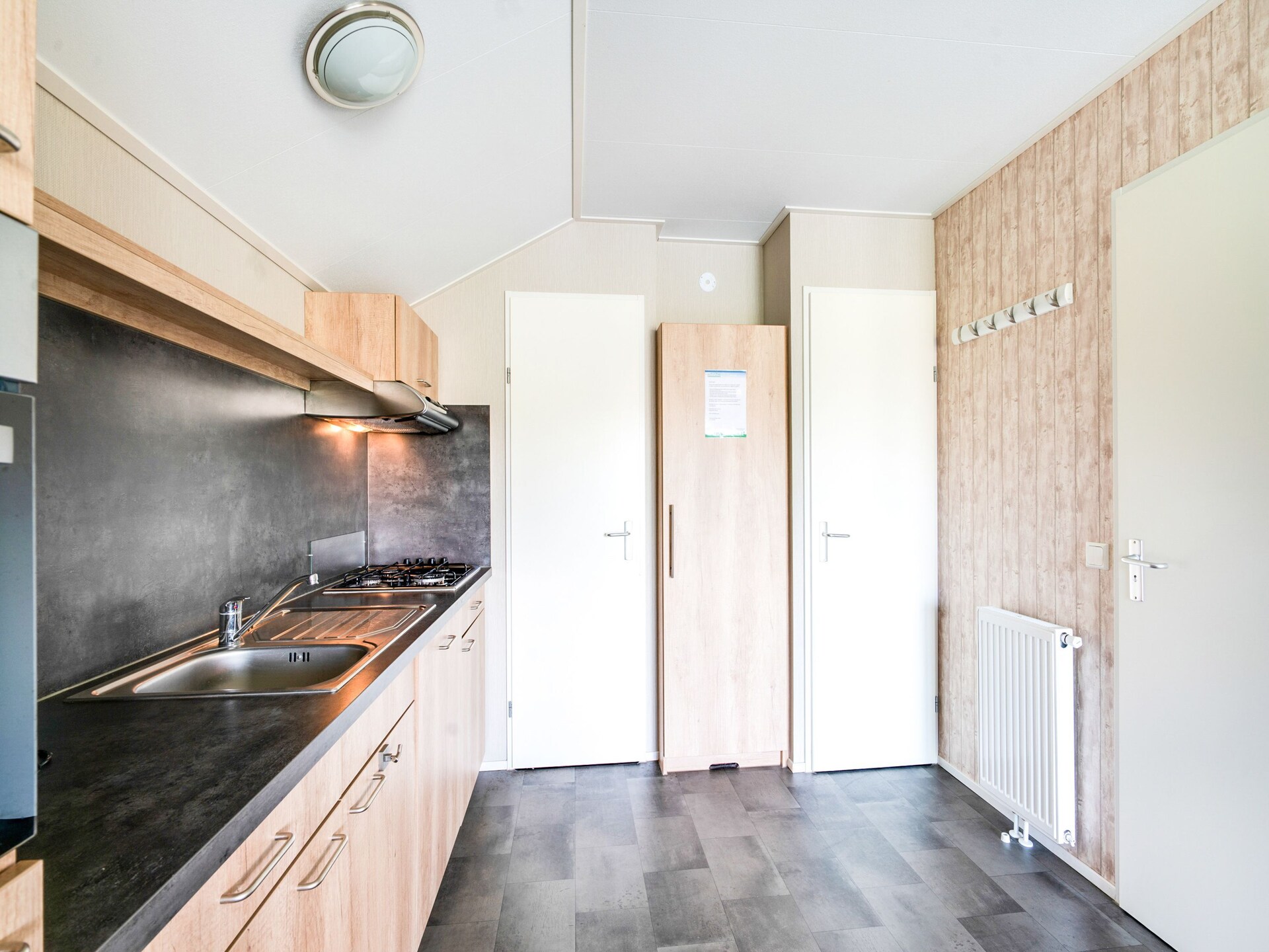 Knus waterchalet met privéveranda en aanlegsteiger in Bant, Flevoland - foto 13