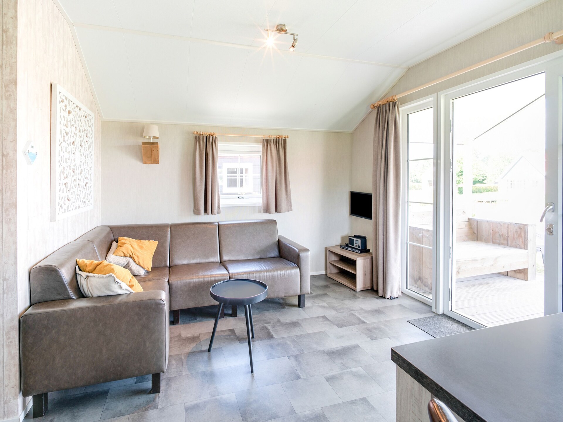 Knus waterchalet met privéveranda en aanlegsteiger in Bant, Flevoland - foto 11