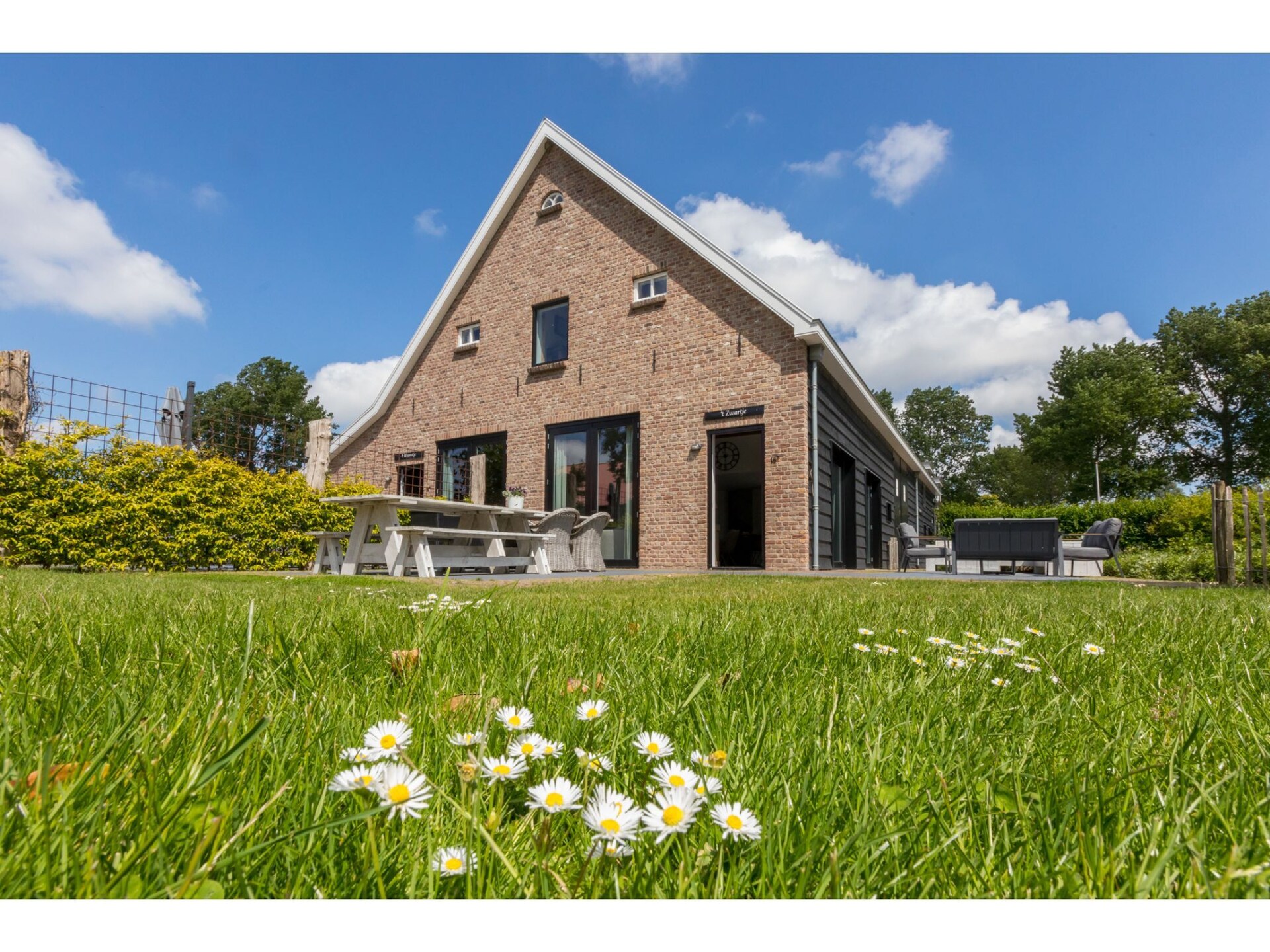 't Zwartje: Landhuis in Zeeuwse schuur met tuin, 1 km van zee - foto 8