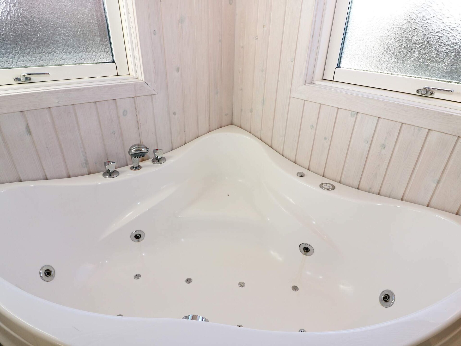 Vrijstaand vakantiehuis met sauna en whirlpool op 30m van zee in Øster Hurup - foto 31