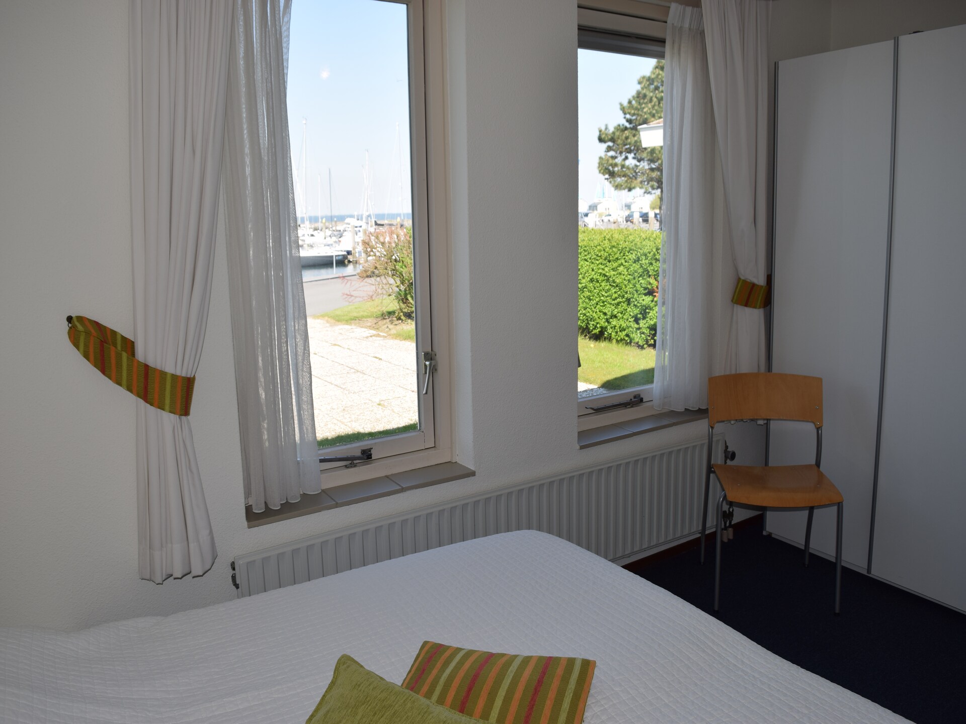 Vrijstaande bungalow met uitzicht over jachthaven en Oosterschelde - foto 11