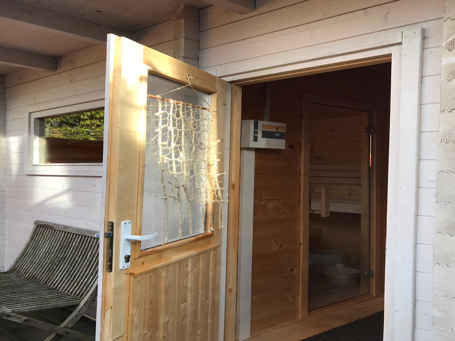 De Zilvermeeuw: Vrijstaand vakantiehuis in bosrijke omgeving nabij zee - foto 39