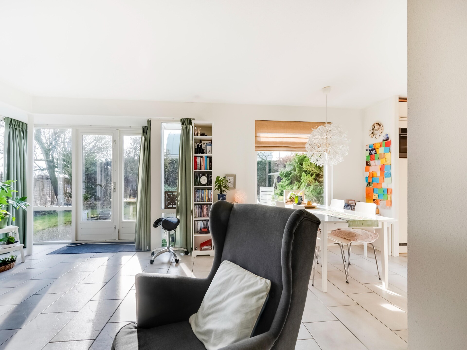 De Zilvermeeuw: Vrijstaand vakantiehuis in bosrijke omgeving nabij zee - foto 8