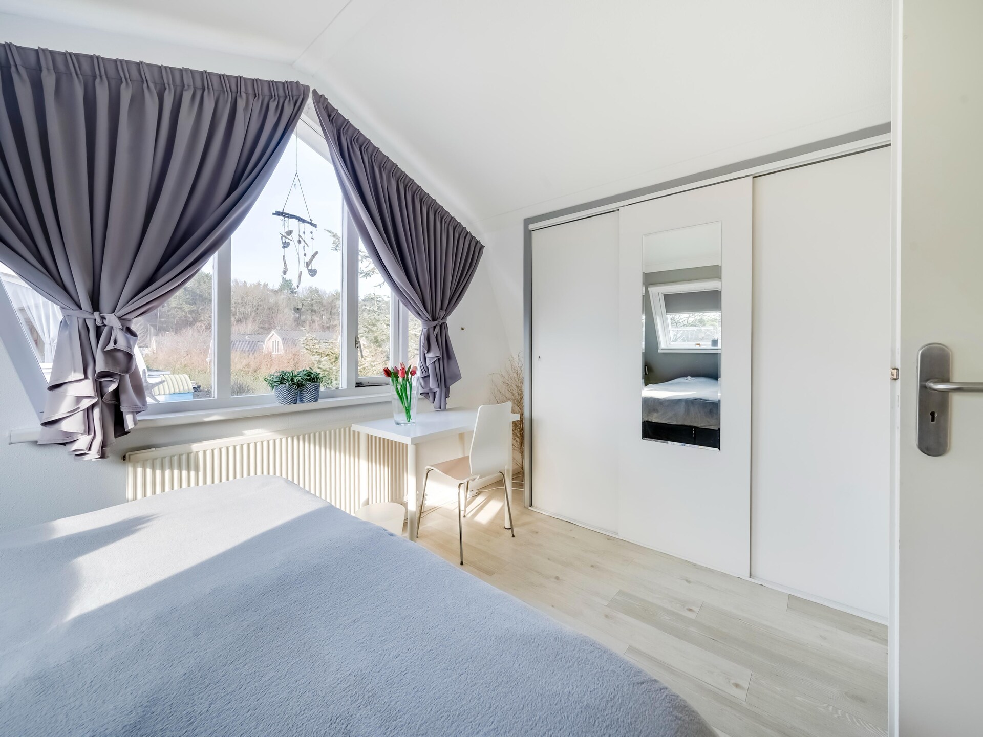 De Zilvermeeuw: Vrijstaand vakantiehuis in bosrijke omgeving nabij zee - foto 18