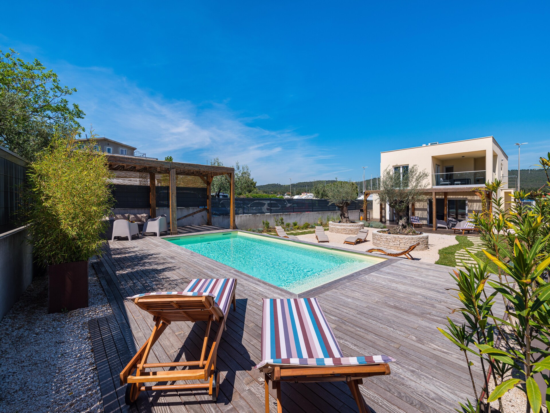 Villa Bibinje: moderne privévilla met zwembad op 200m van het strand - foto 1