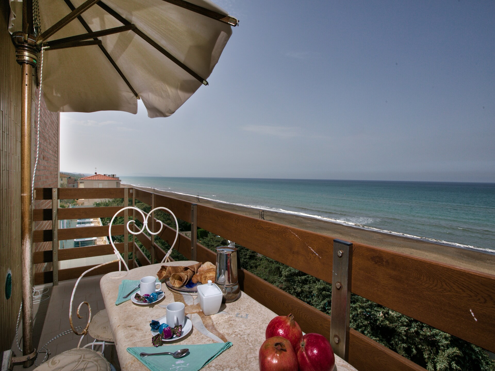 Appartement met directe strandtoegang en panoramisch zeezicht in Marina di Castagneto - foto 5