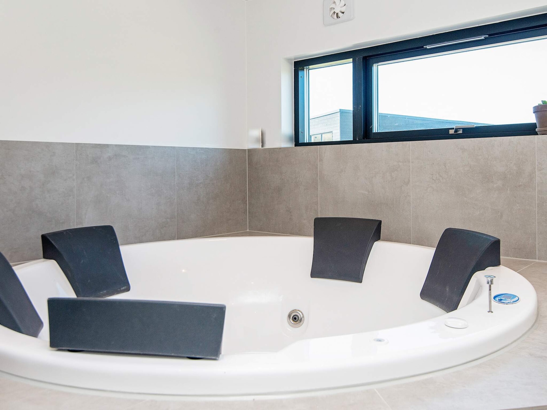 Groot vakantiehuis voor 16 personen met sauna, whirlpool en activiteitenruimte bij Fjellerup Strand - foto 15
