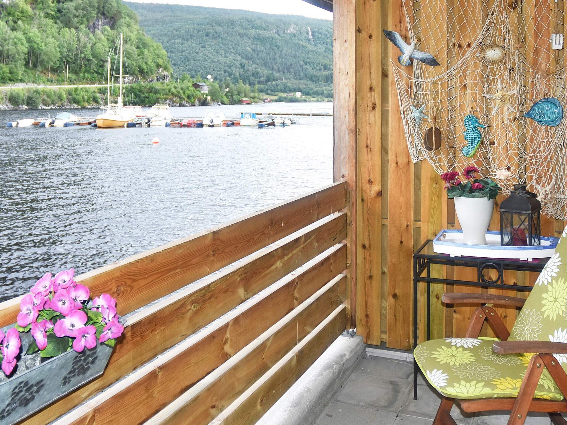 Authentieke rorbu aan Sognefjord met dubbel terras en fjordzicht - foto 1